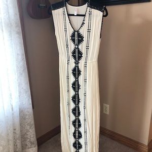 Maxi dress with embroidery detail